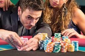 Tim dukungan pelanggan raja bet siap membantu 24/7 melalui live chat dalam bahasa Indonesia